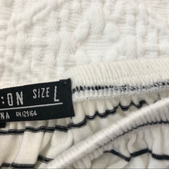 Off the shoulder flowy striped top - Picture 3 of 5